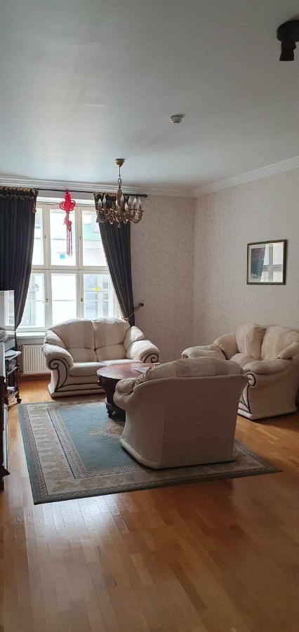 Cozy Apartment On The Town Hall Square Talin Exterior foto