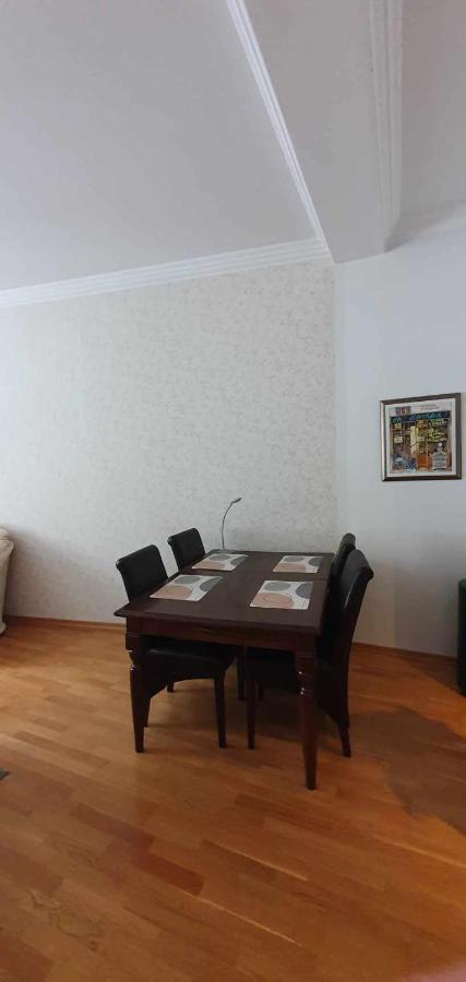 Cozy Apartment On The Town Hall Square Talin Exterior foto